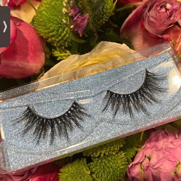 Strip 3D Mink Lashes - Picture 2 of 5